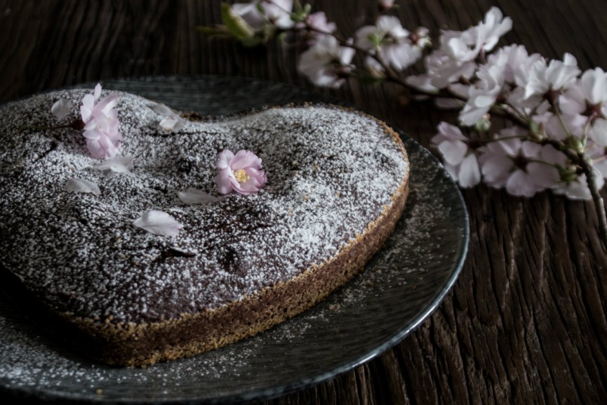 Till kaffet med körsbärsblommor. 3 Nanna van Berlekom Uppdukat1 1200x797