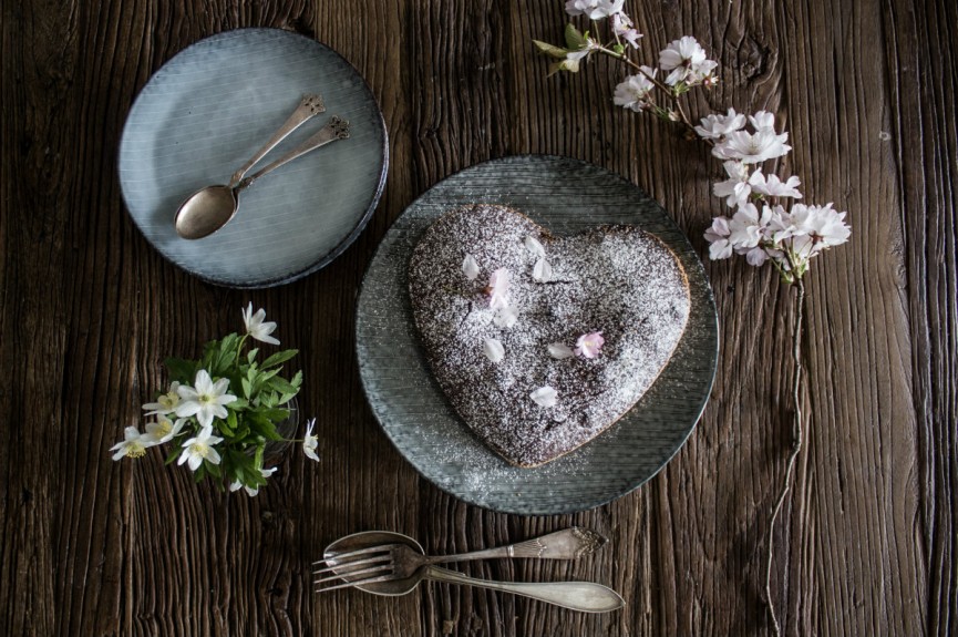 Till kaffet med körsbärsblommor. 4 Uppdukat Broste2 1200x797