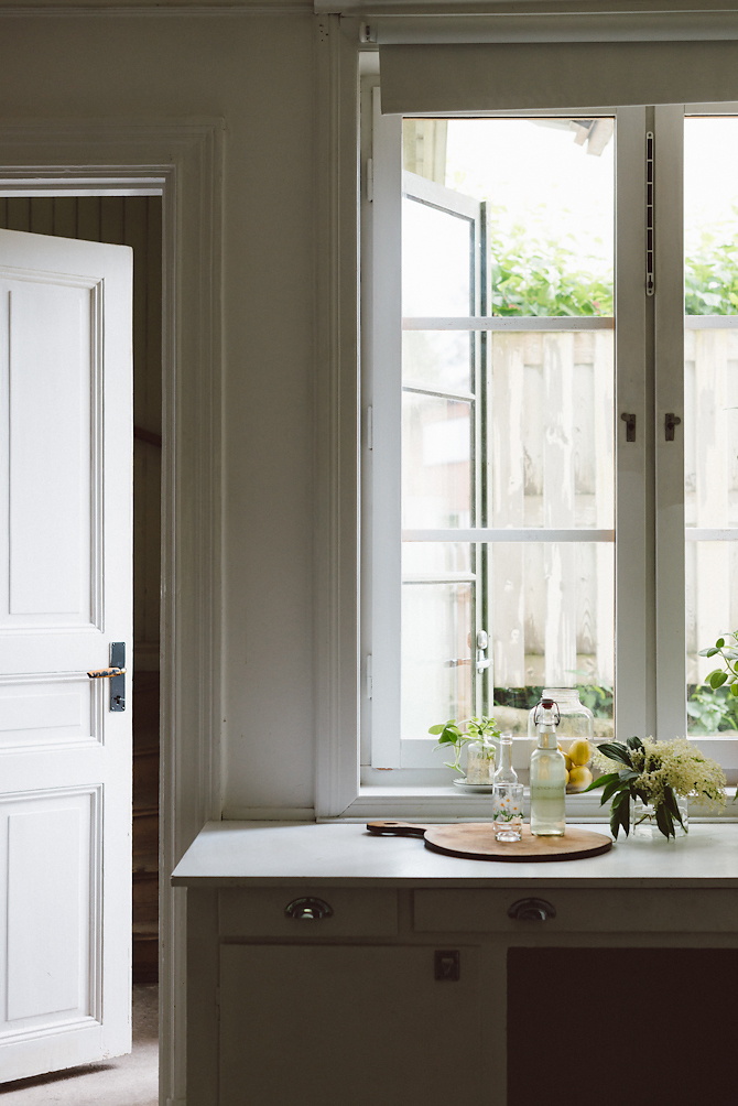 Elderflower lemonade by Babes in Boyland