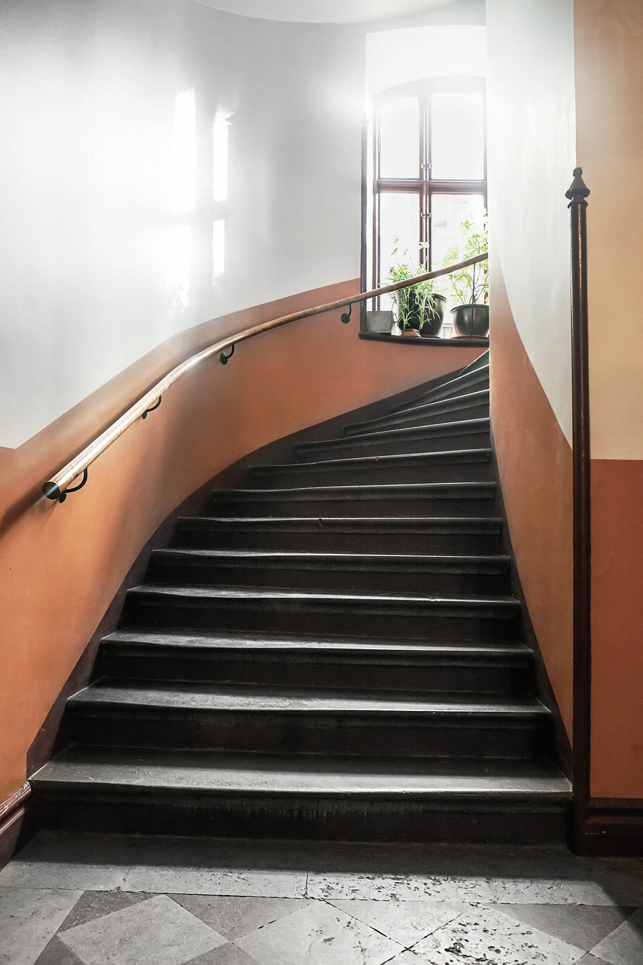 Kakelugnar och mörkt trägolv 1 Fantastic Frank, photo Anna Malmberg