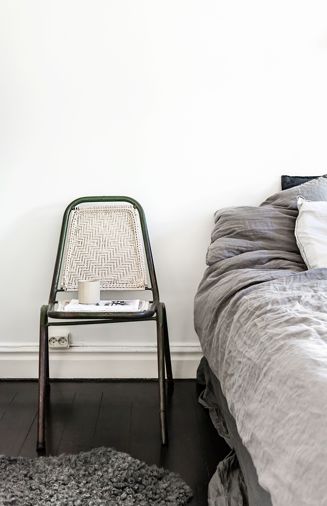 Kakelugnar och mörkt trägolv 14 Fantastic Frank, photo Anna Malmberg