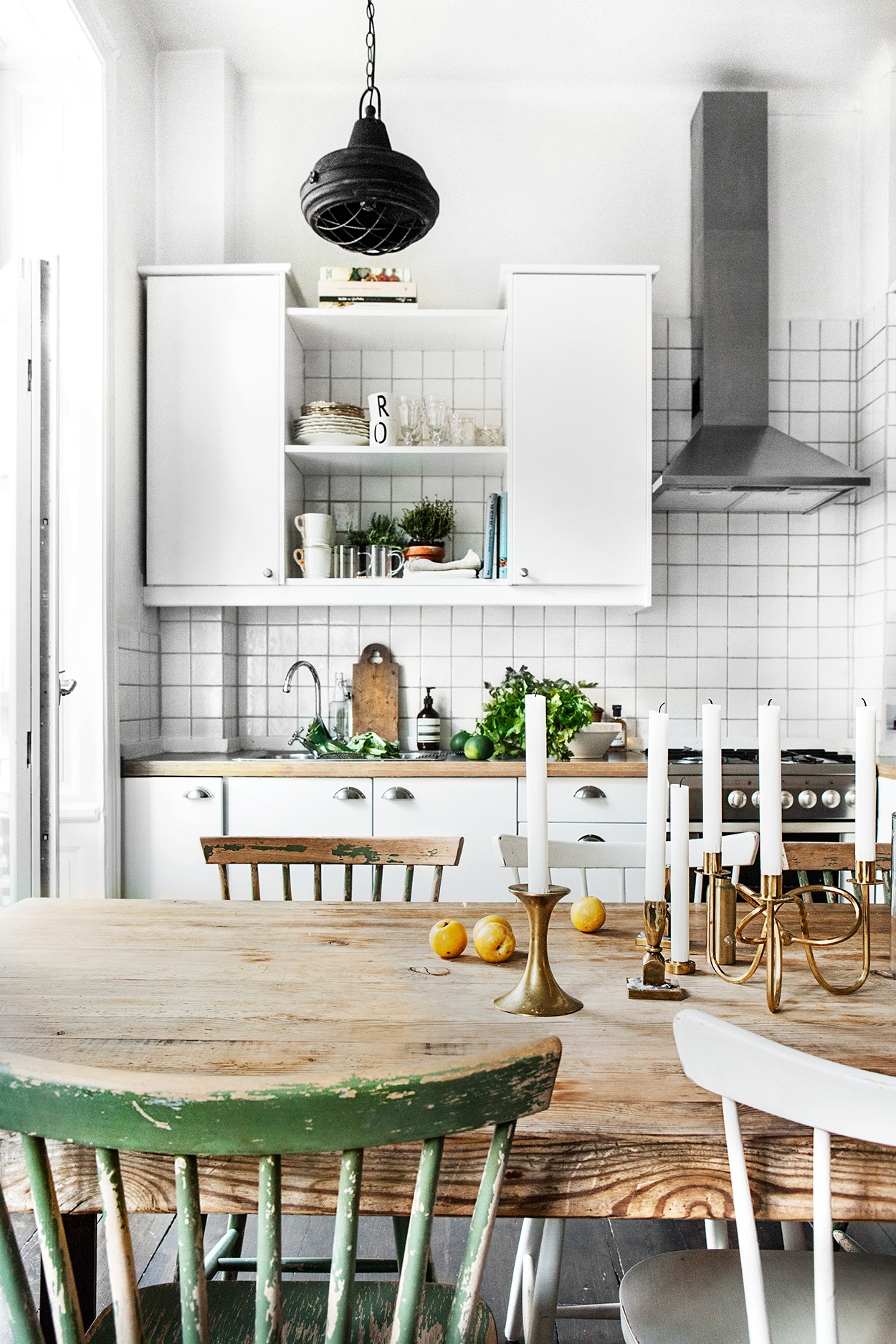 Kakelugnar och mörkt trägolv 8 Fantastic Frank, photo Anna Malmberg