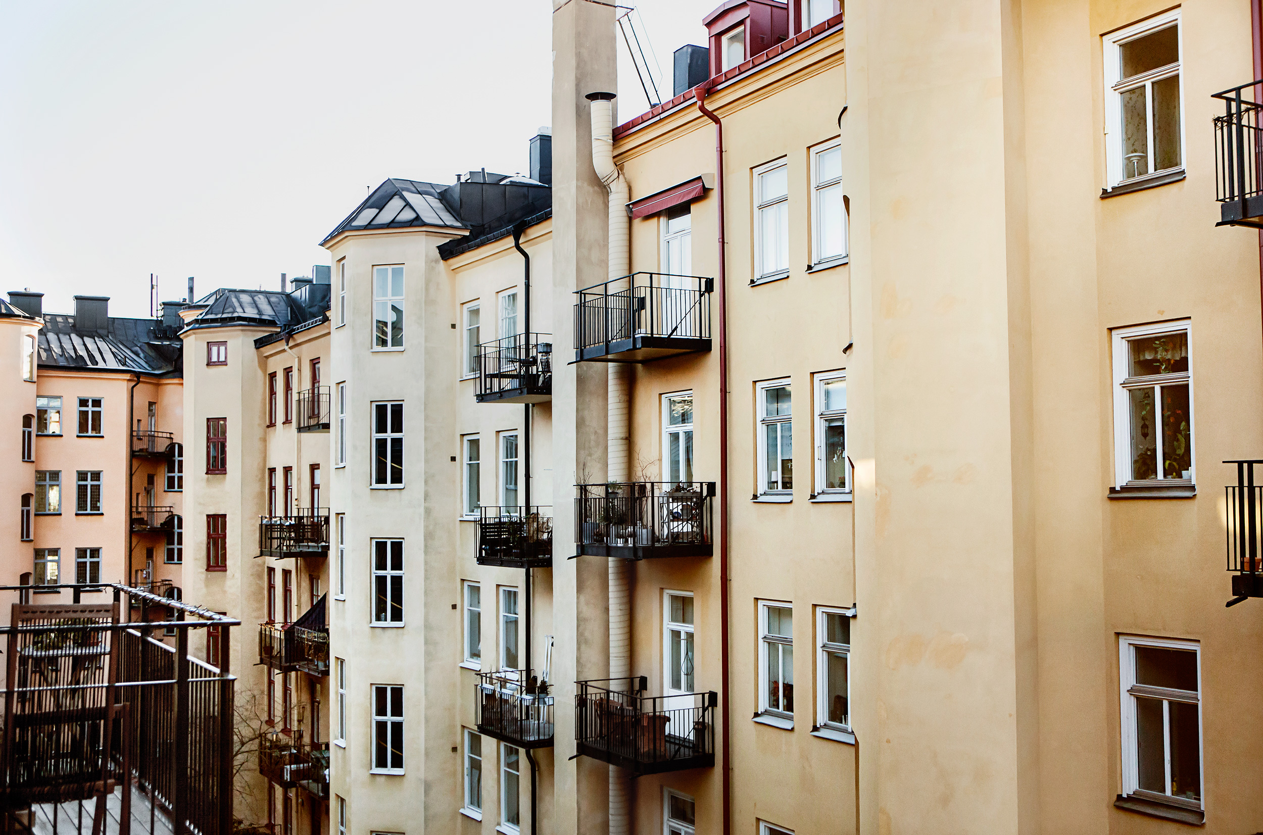 Kakelugnar och mörkt trägolv 15 Fantastic Frank, photo Anna Malmberg