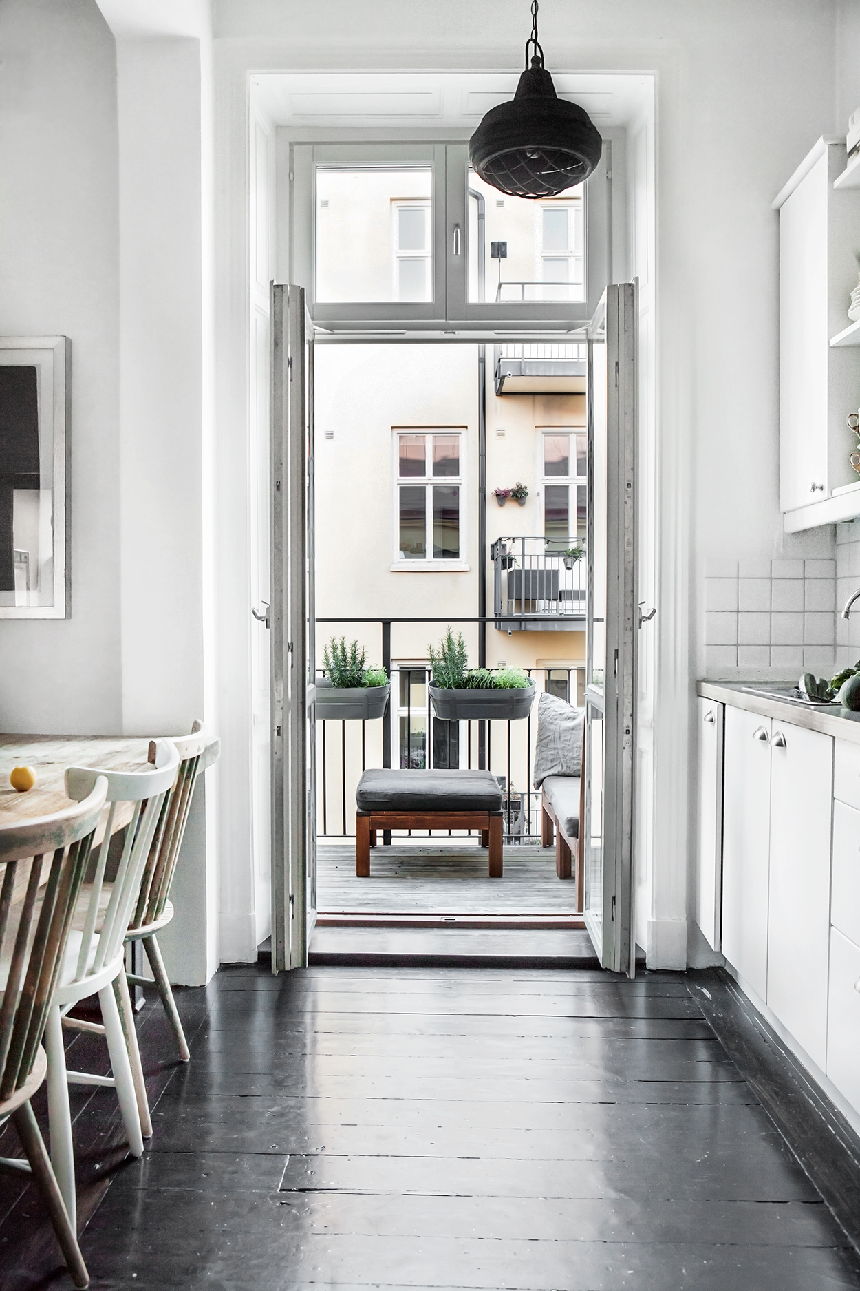 Kakelugnar och mörkt trägolv 9 MG 9929 Kakelugnar och mörkt trägolv