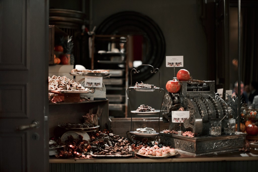 Finast i veckan; en girlang av apelsiner, ett besök på Gamla Riksarkivet och en brietårta med lingon 6 riksarkivet julbord