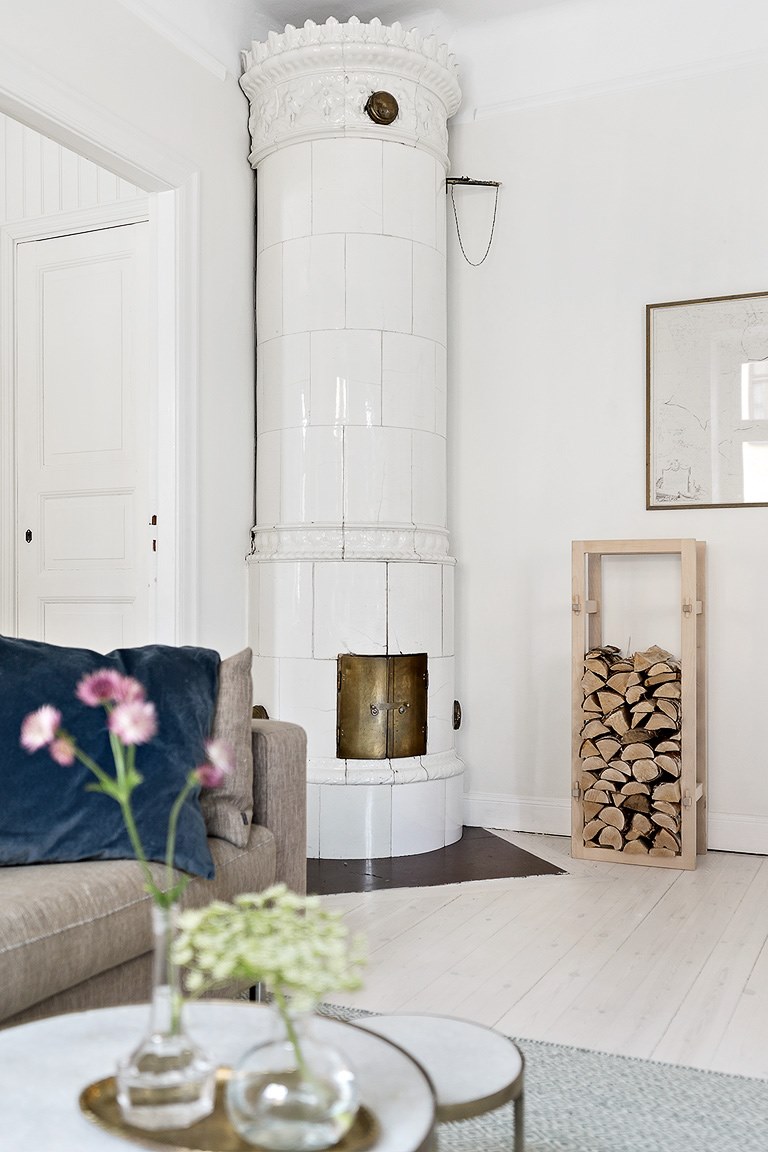 Ljuvlig sekelskifteslägenhet i Midsommarkransen 4 kakelugn sekelskifte