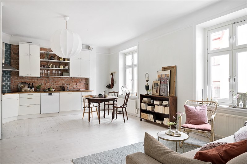 Ljuvlig sekelskifteslägenhet i Midsommarkransen 1 inredning vintage vardagsrum av vintagefabriken