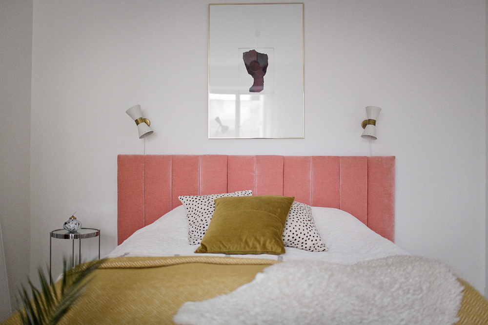 Hemma hos Anna och Mattias - en eklektisk pärla med massa härlig färg och design 7 Sänggavel av Anna Lidman – Foto Isabelle Pedersen