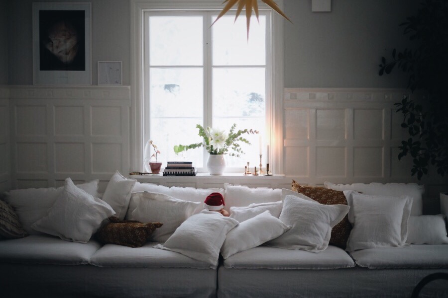 84741194 3c24 468e a3fc 18ba076d6a84 Soffa i linne, liten tomte inne