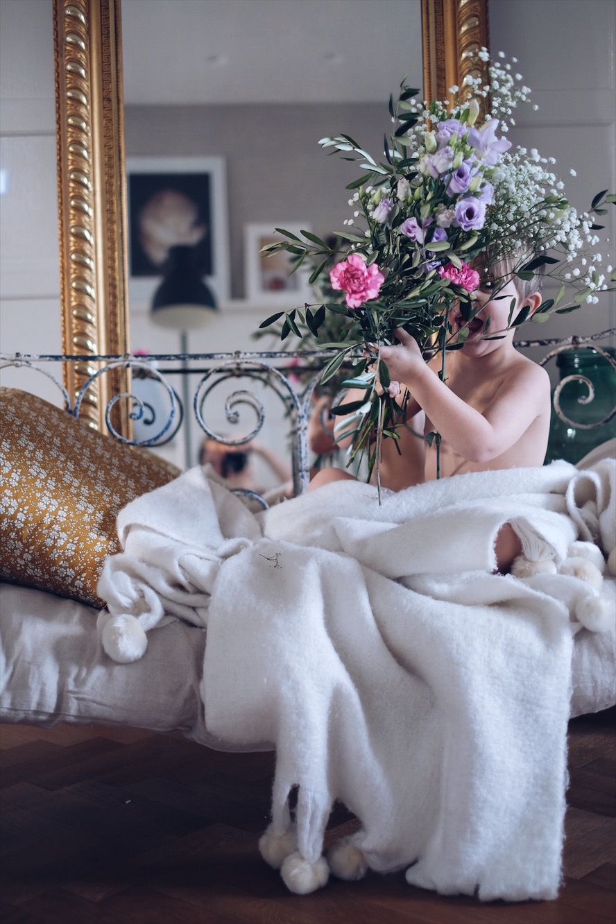 4E7664B0 738F 430E A5BA D0BCF27387A5 Han och blommorna