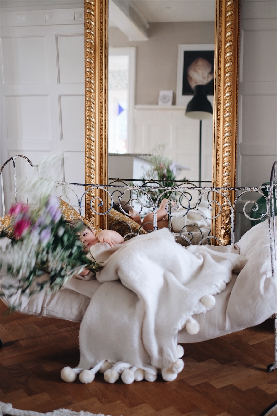 636C2643 5689 48F9 98BC 17F23E1BC2EF Han och blommorna