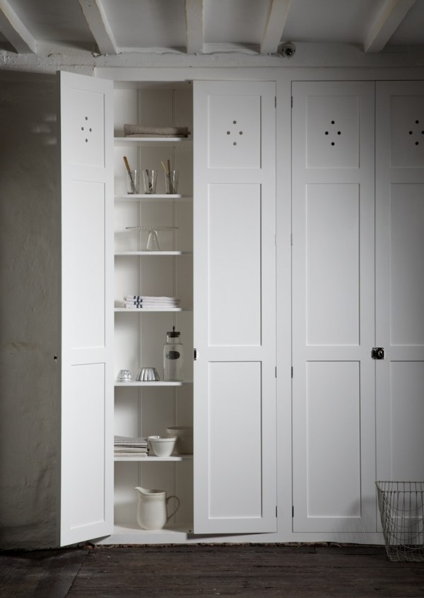 deVOL Kitchens 2 DSC2564-Version-2FittedPantry-600x845